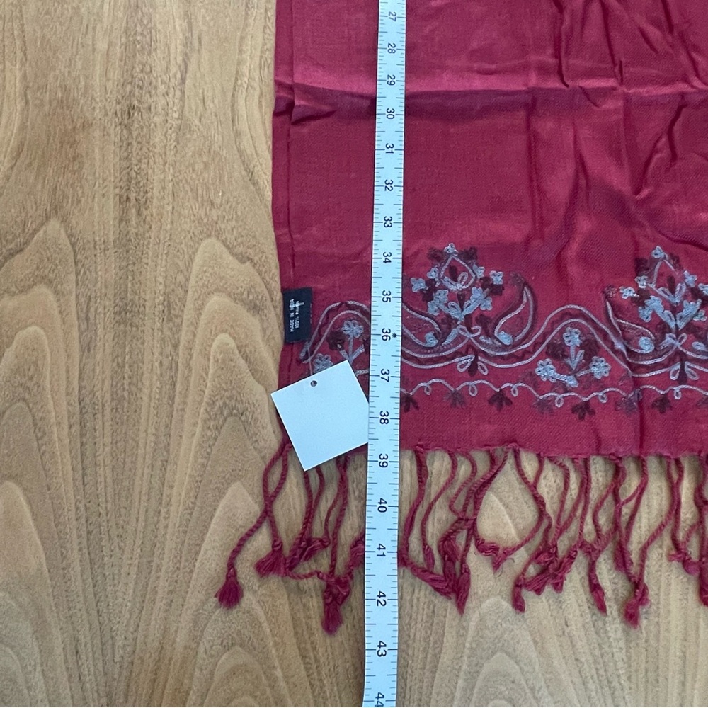 NIP Avon Embroidered wrap - Picture 11 of 11